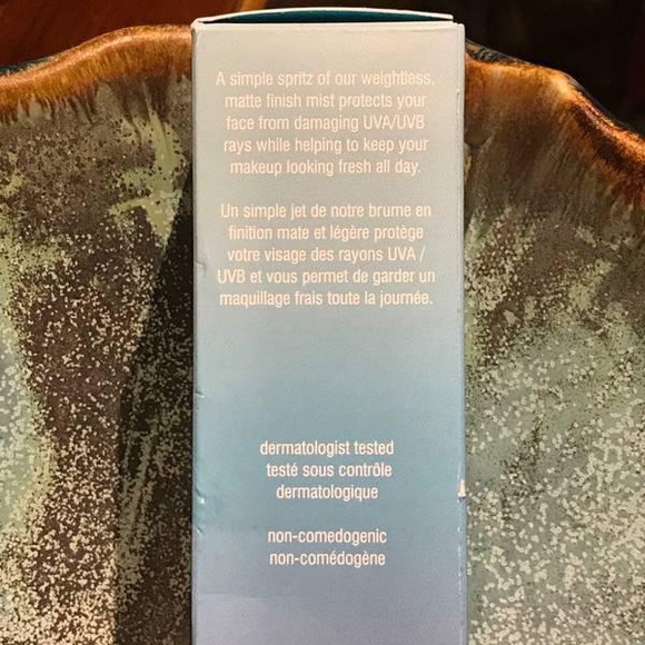 COOLA Make-up Setting Spray w/Organic SPF 30 - Picture 4 of 6